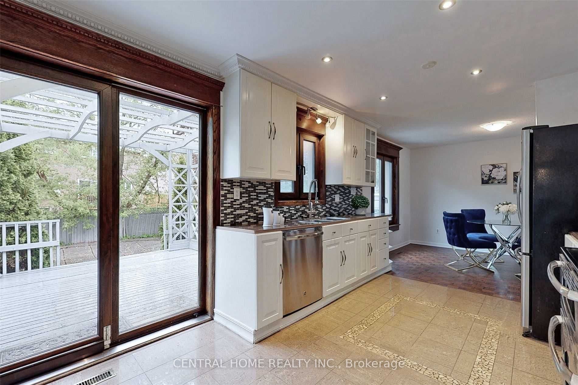 18 Mayvern Crescent — photo 25