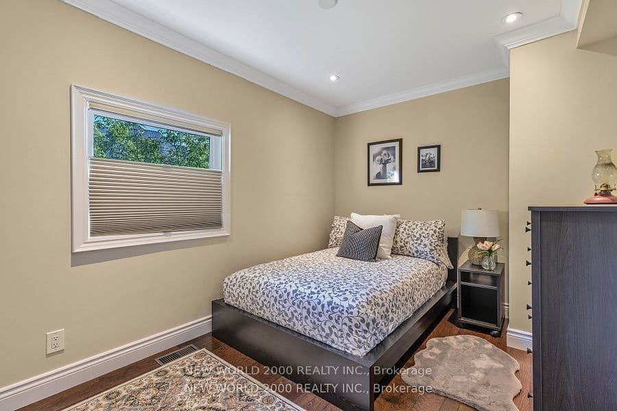245 Lakeland Crescent — photo 8