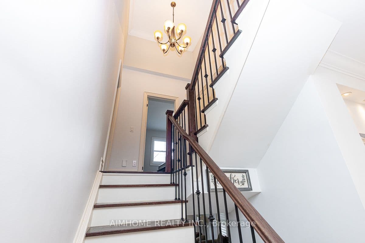 220 Weldrick Road W — photo 25