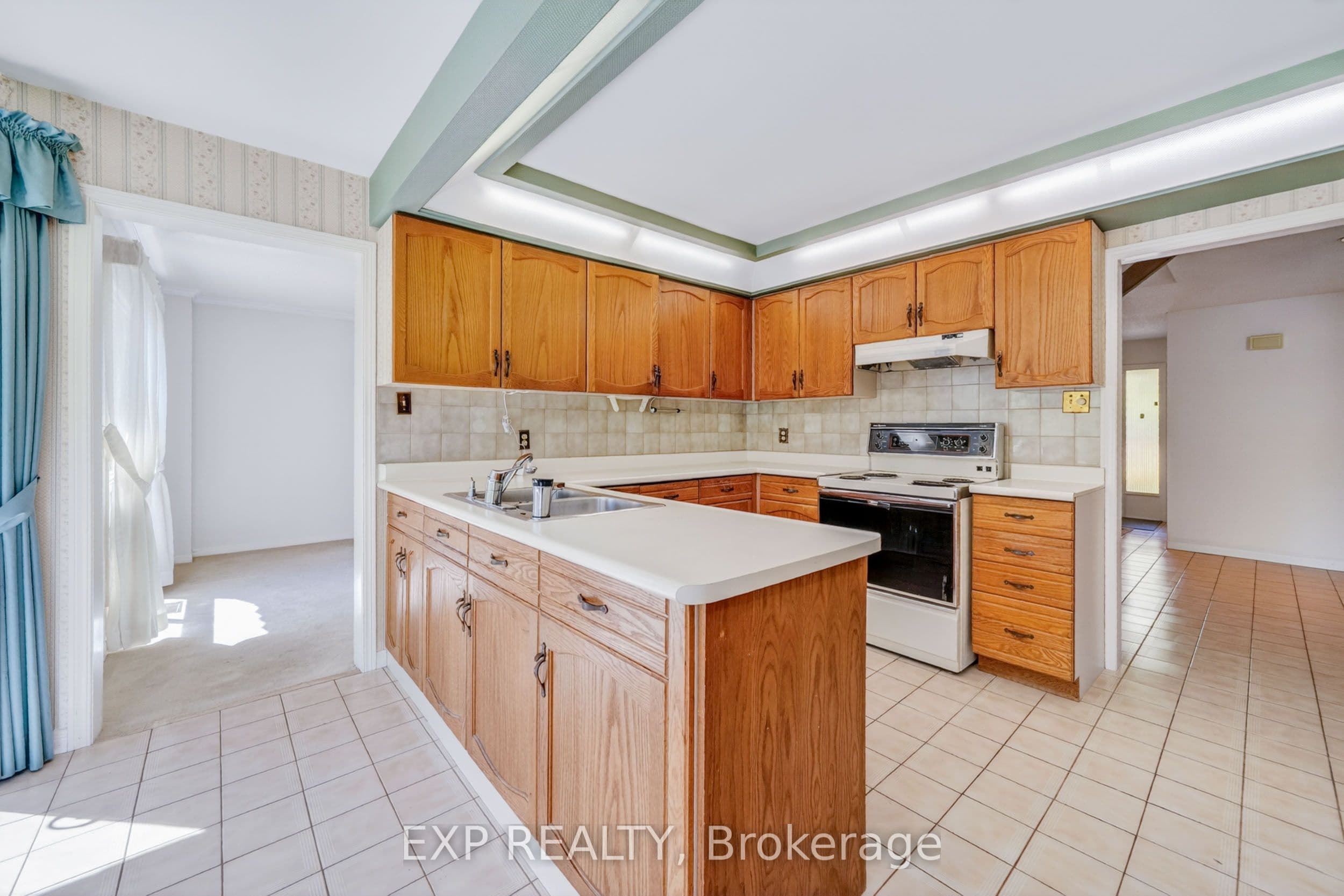 51 Sanderson Crescent — photo 24