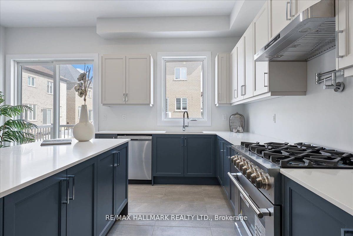 15 Aida Place N — photo 10