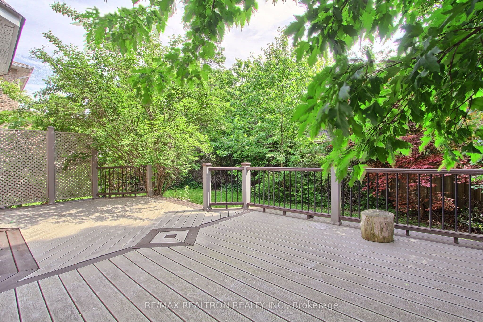 19 Crystal Drive N — photo 49