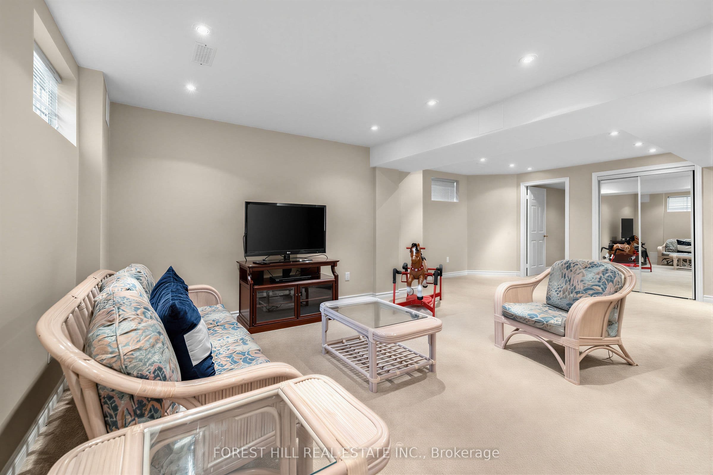 17 Lady Lynn Crescent — photo 43