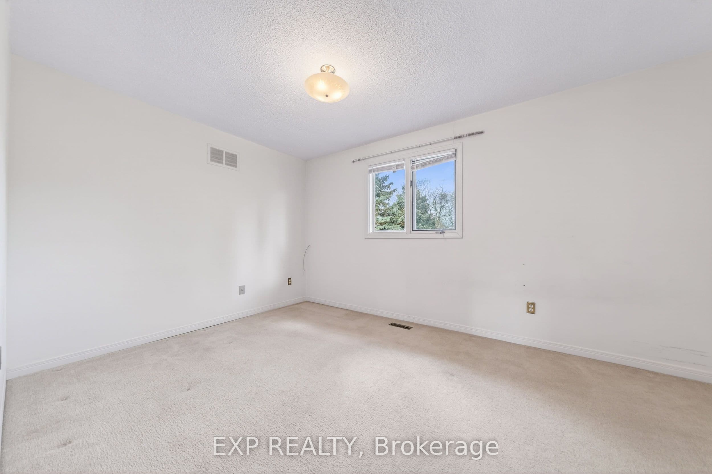 51 Sanderson Crescent — photo 44