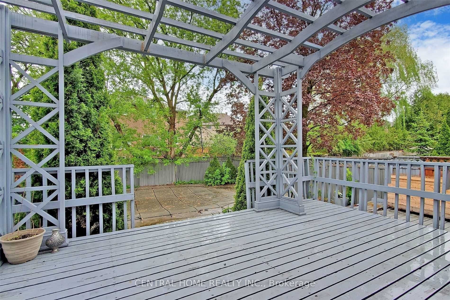 18 Mayvern Crescent — photo 34