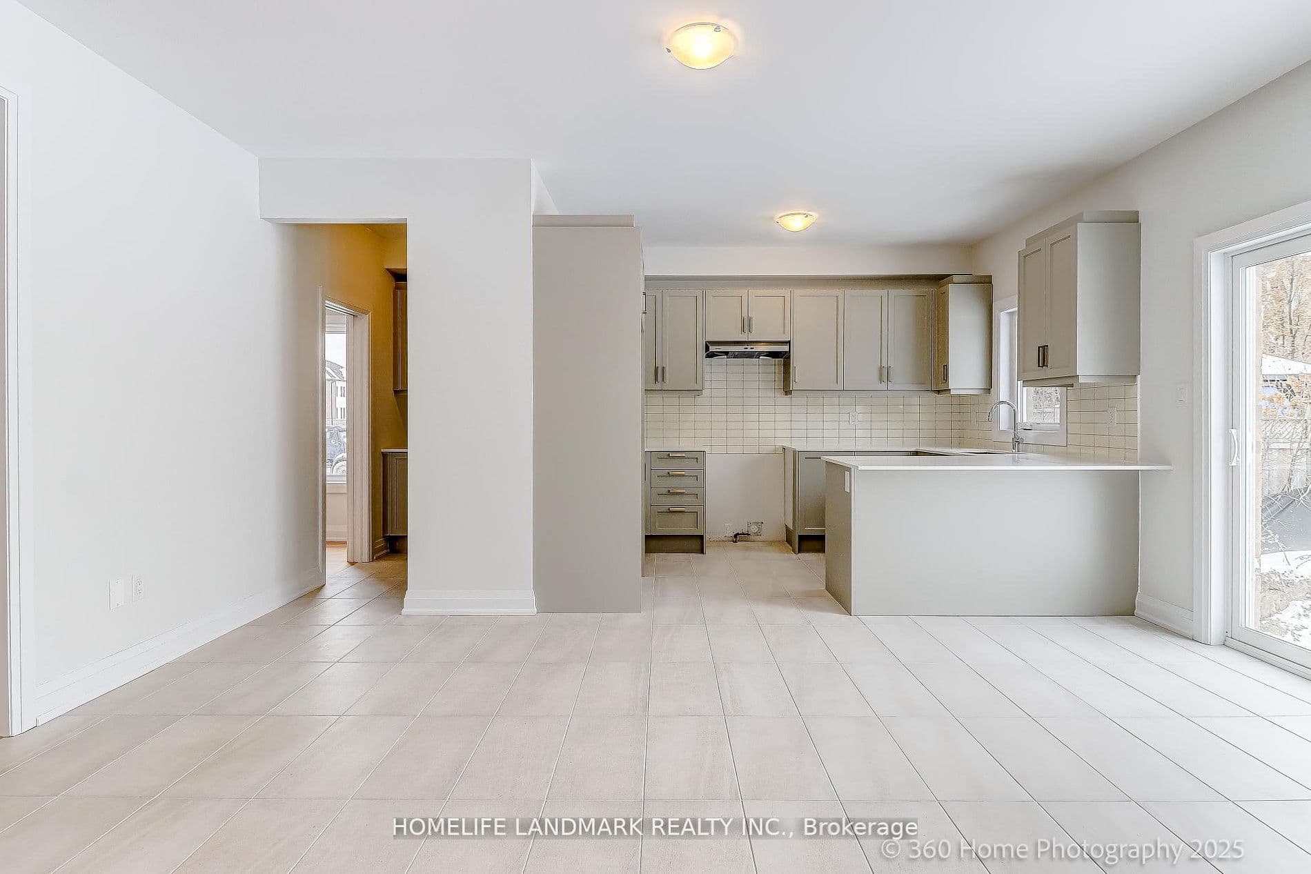 219 SEGUIN Street — photo 3