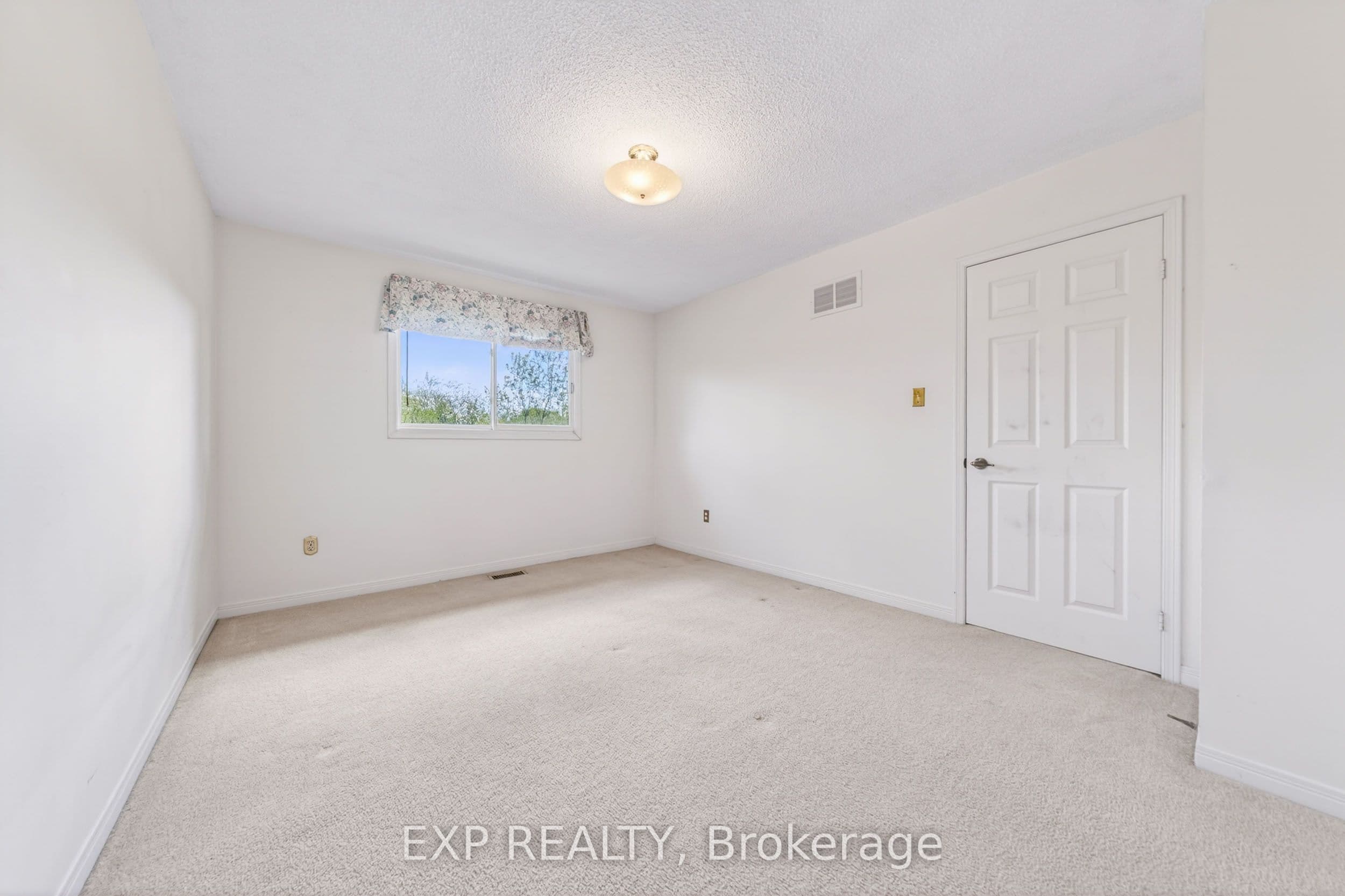51 Sanderson Crescent — photo 50