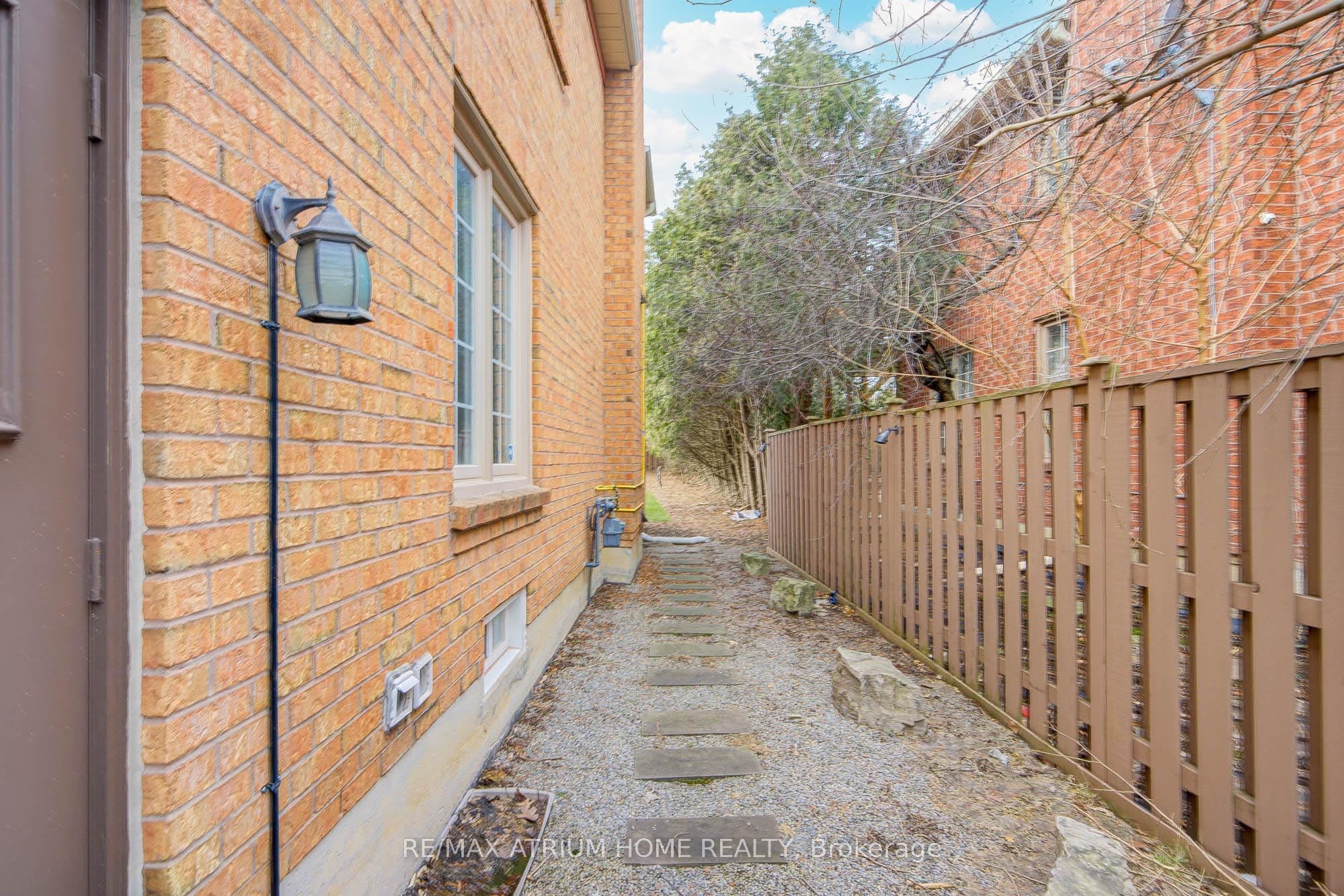 70 Strathearn Avenue — photo 50