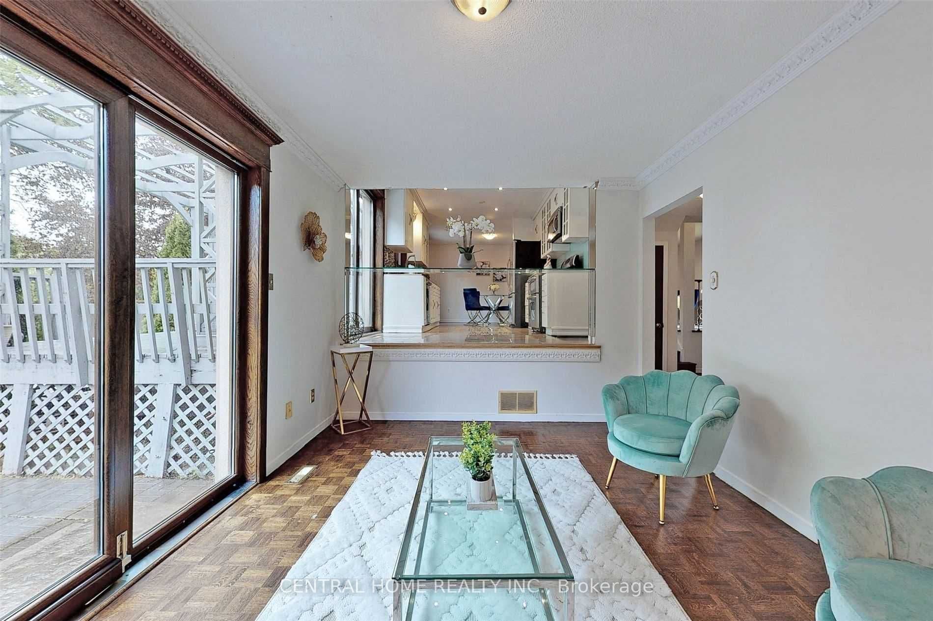 18 Mayvern Crescent — photo 30