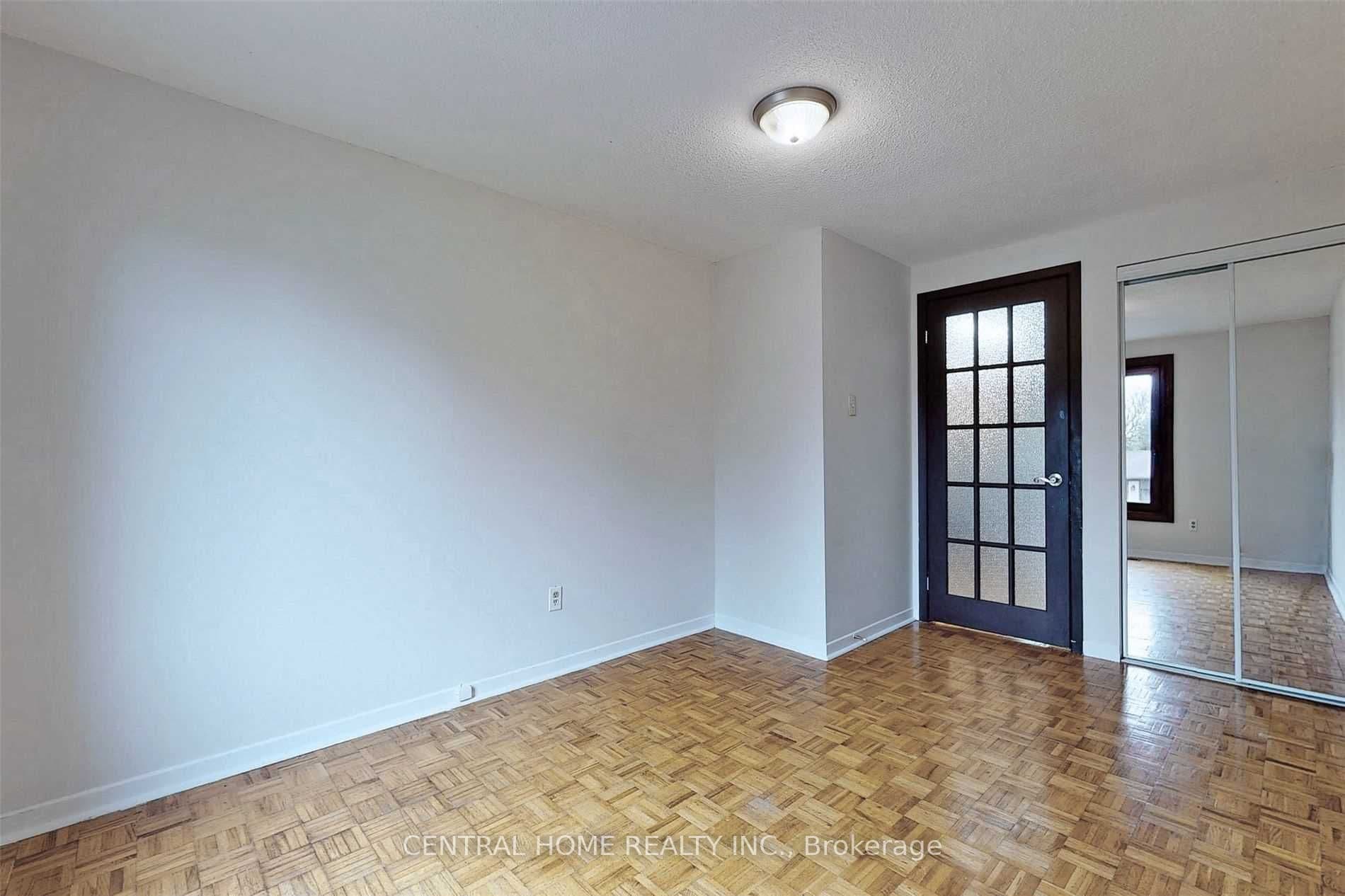 18 Mayvern Crescent — photo 8