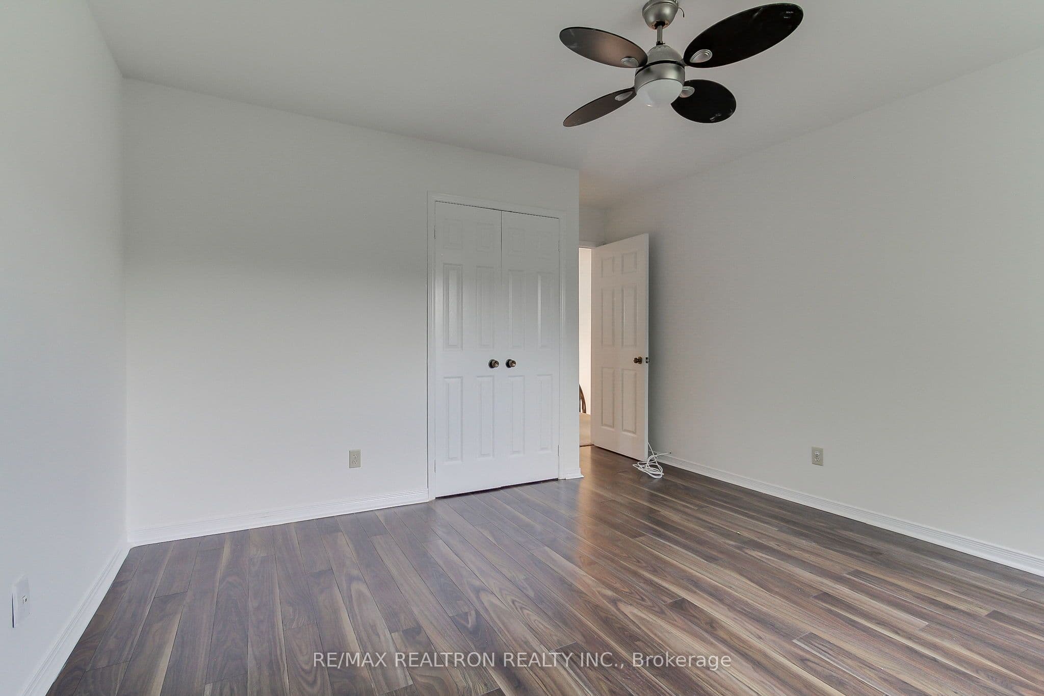 19 Crystal Drive N — photo 38