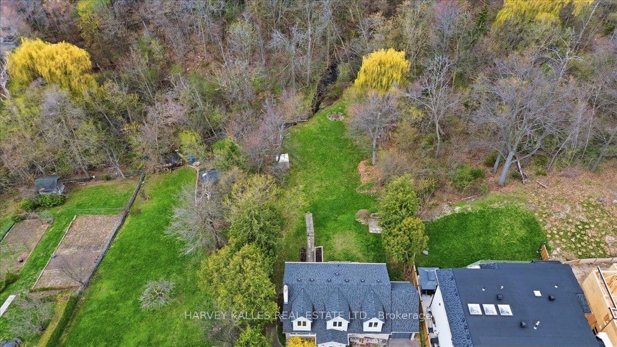 72 Walmer Road — photo 9