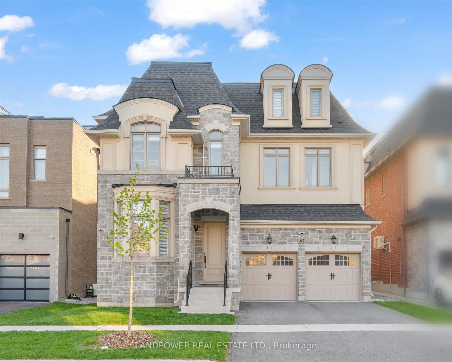 10 Solar Street, Richmond Hill