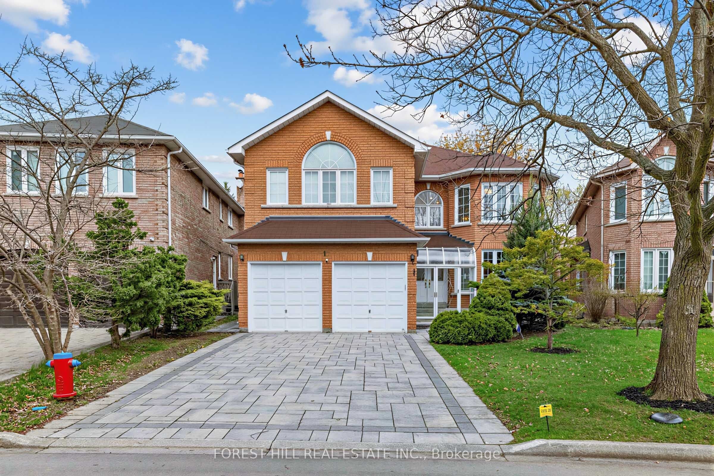 17 Lady Lynn Crescent — photo 1