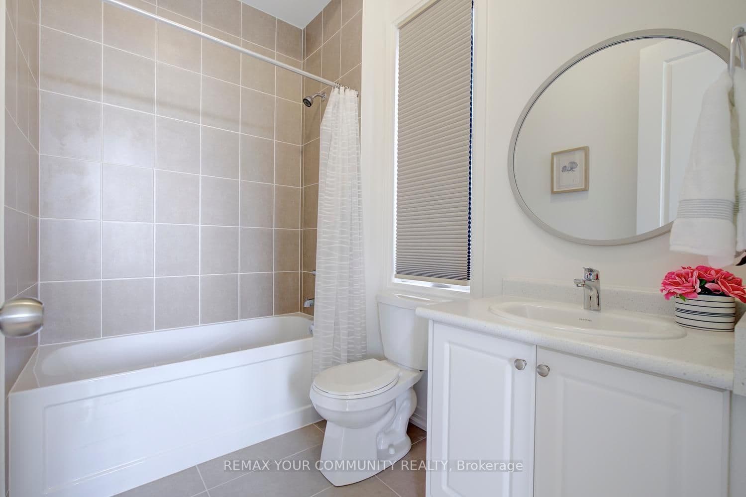 96 Bond Crescent — photo 43