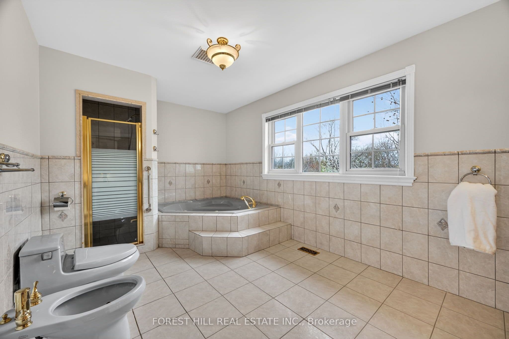 10601 Bathurst Street — photo 25