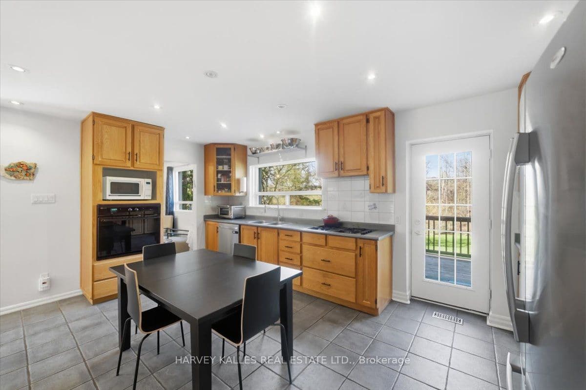 72 Walmer Road — photo 13