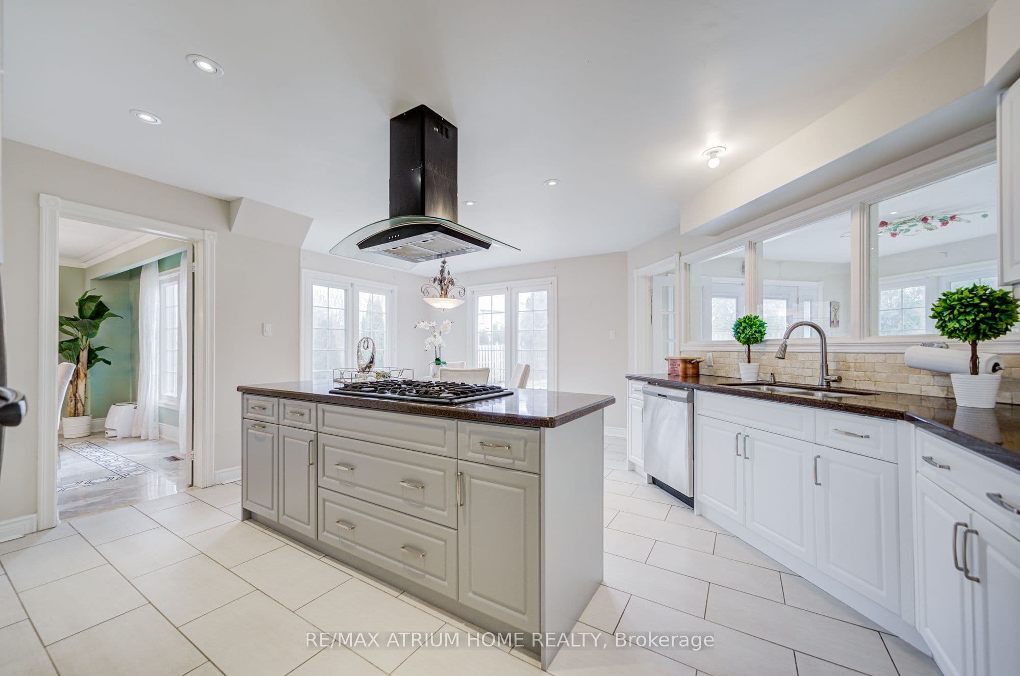 70 Strathearn Avenue — photo 8
