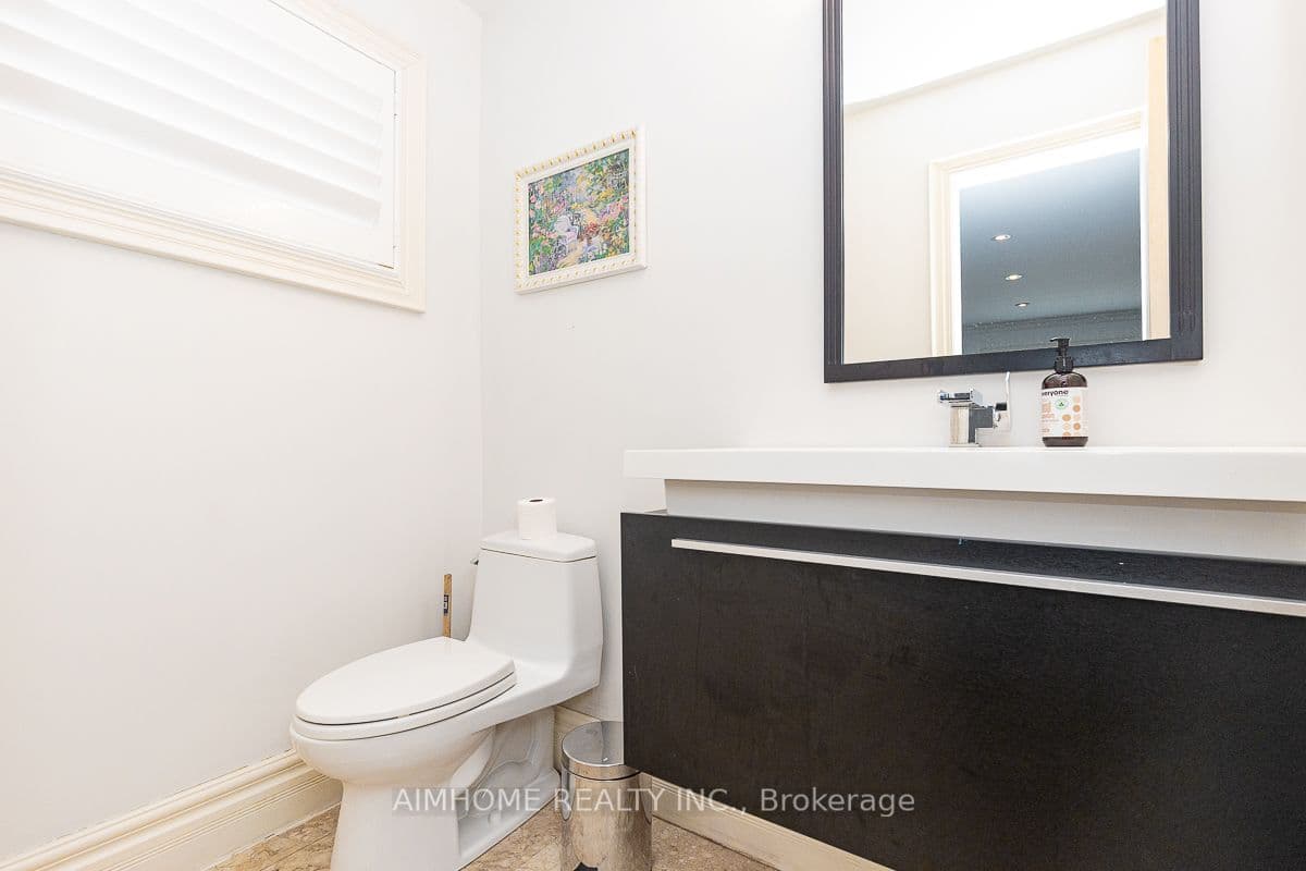 220 Weldrick Road W — photo 44