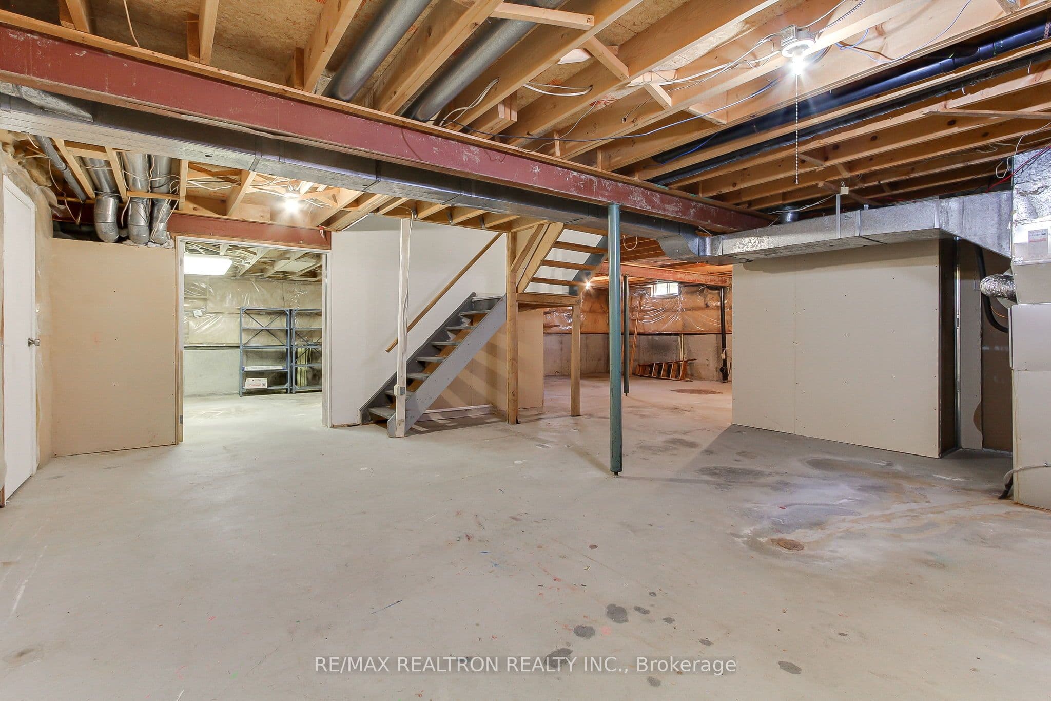 19 Crystal Drive N — photo 44