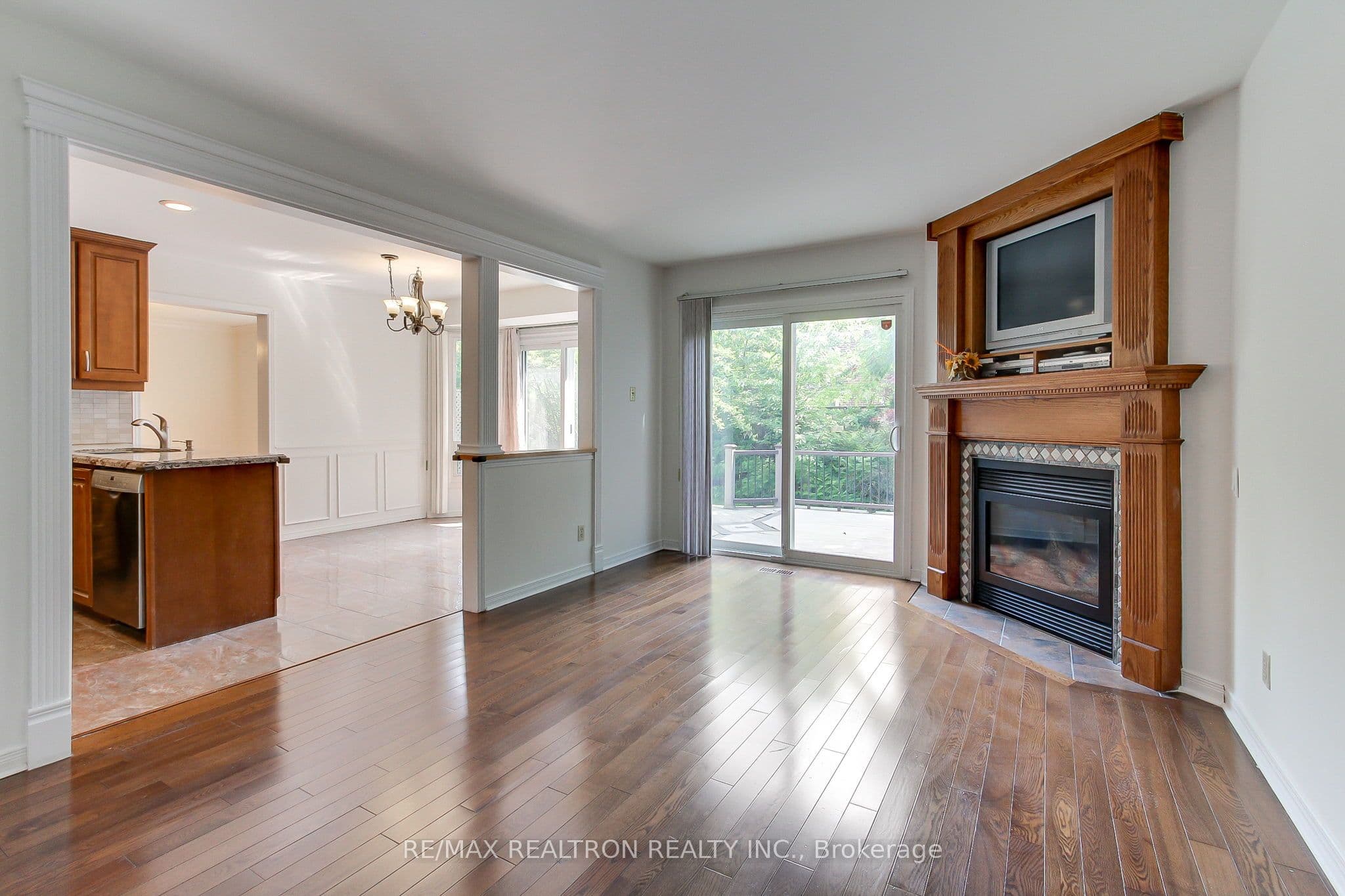 19 Crystal Drive N — photo 22