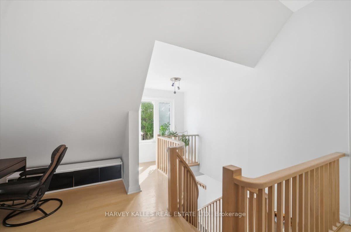 72 Walmer Road — photo 17