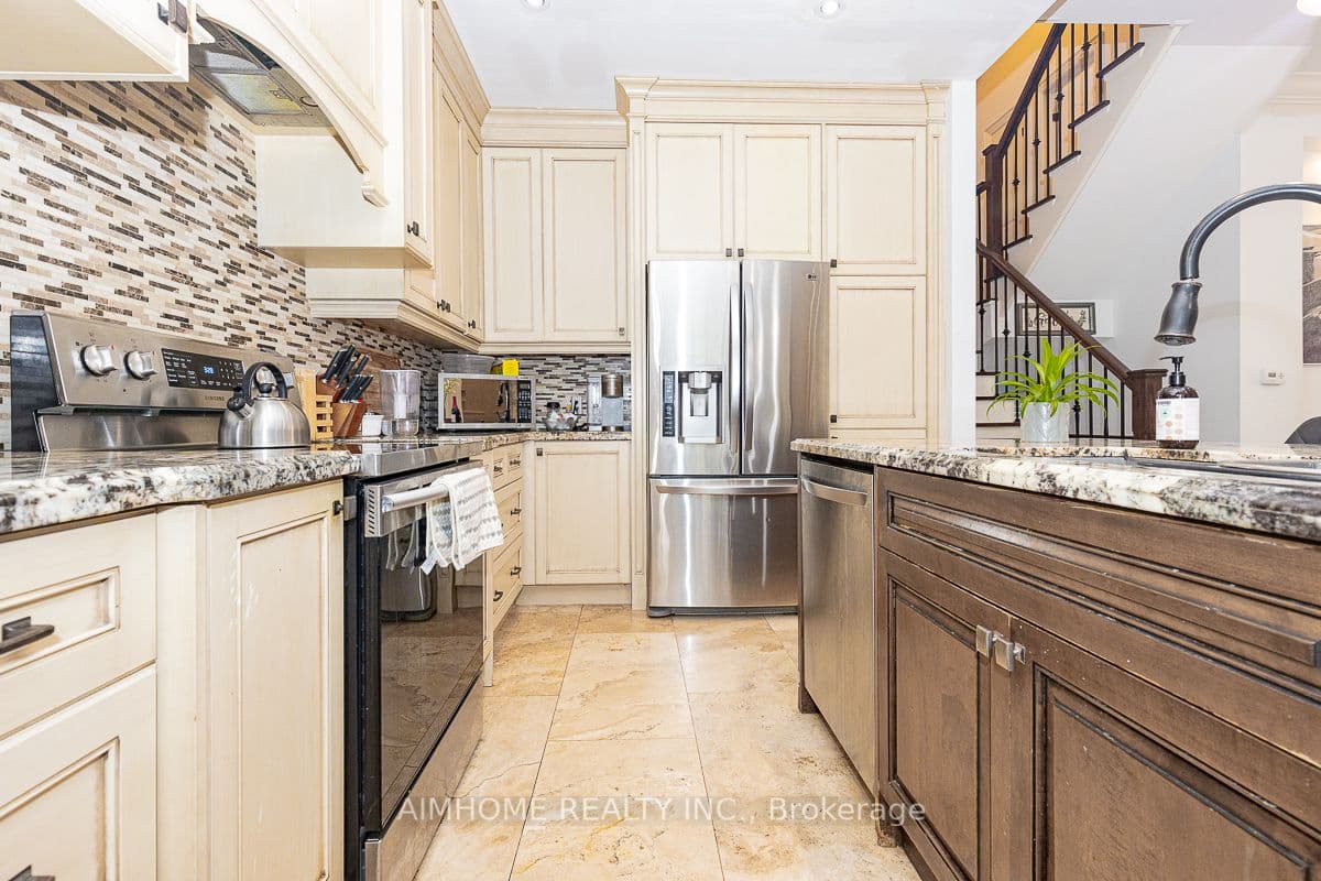 220 Weldrick Road W — photo 14