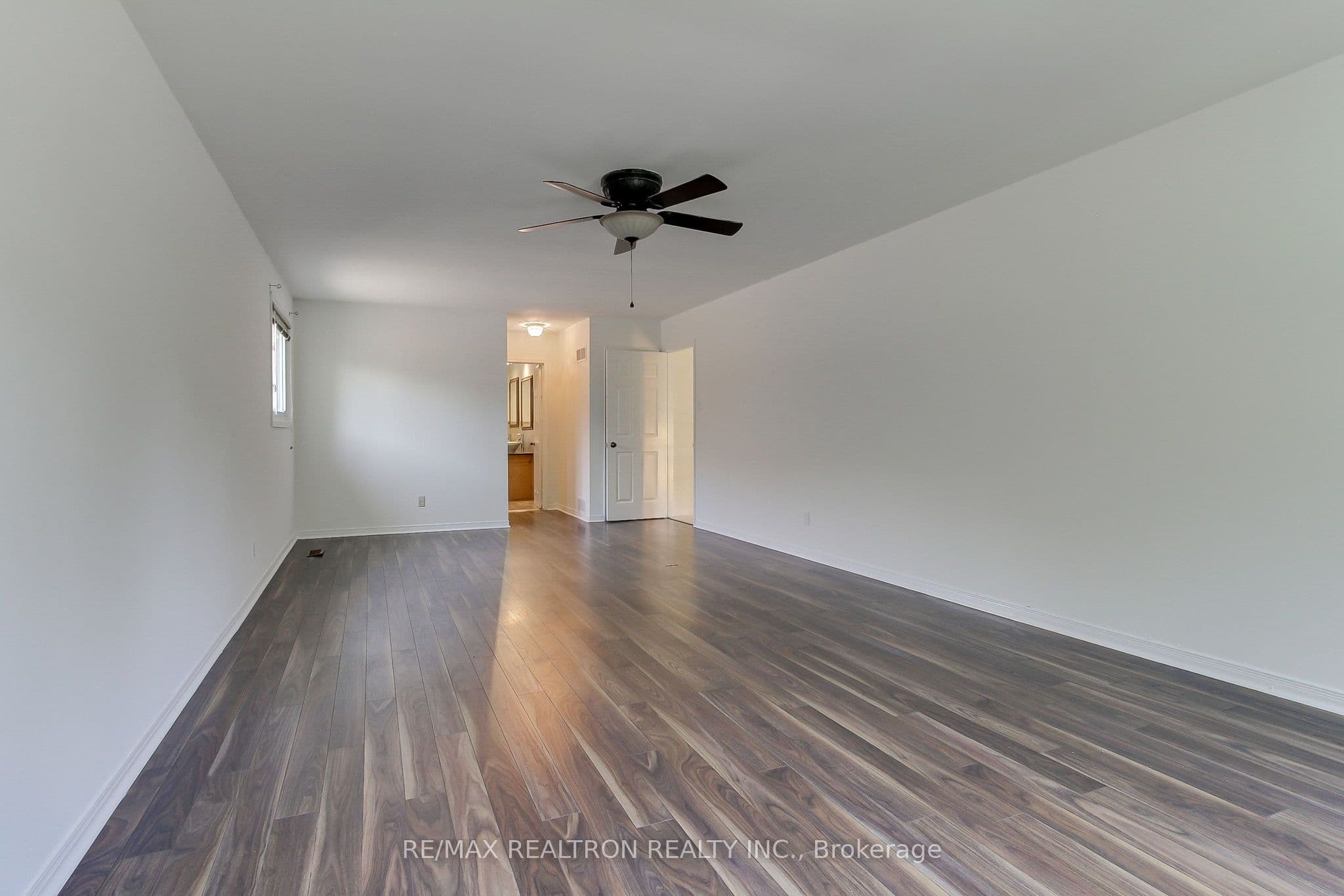 19 Crystal Drive N — photo 31