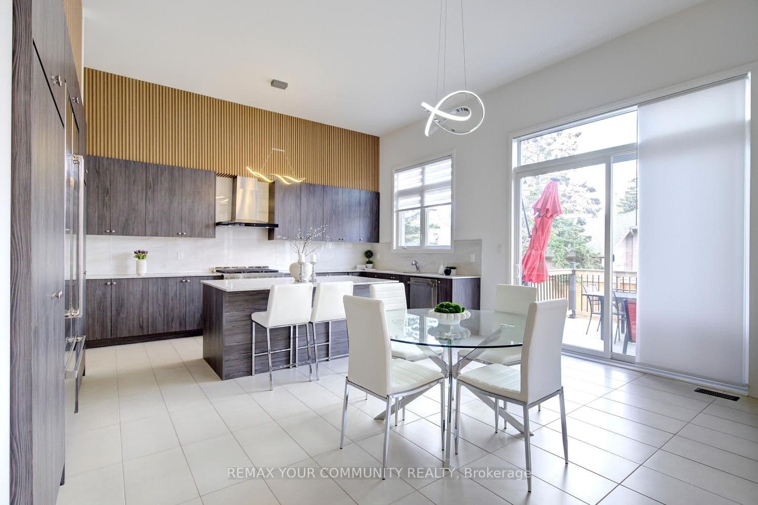 96 Bond Crescent — photo 15