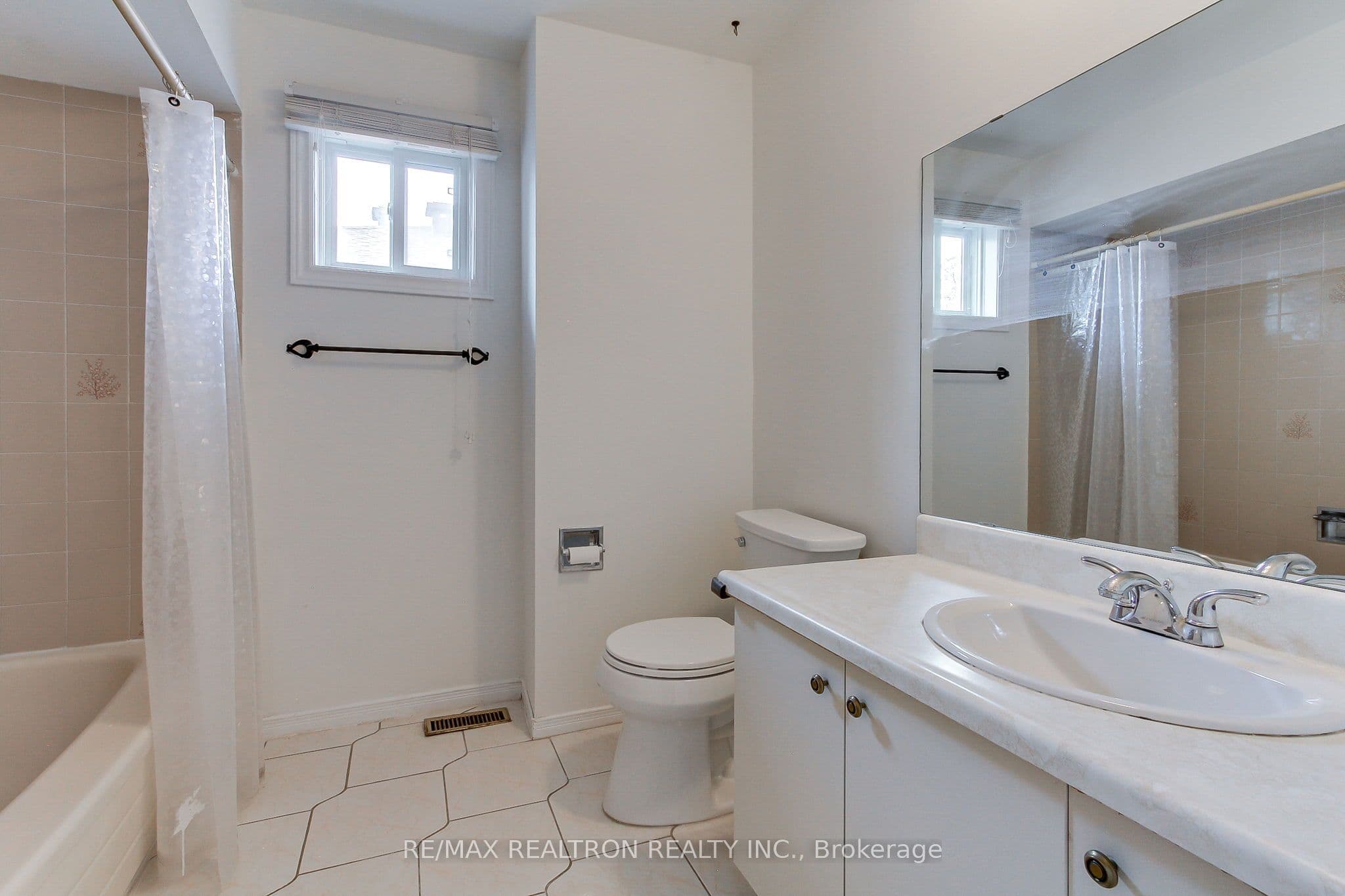 19 Crystal Drive N — photo 41