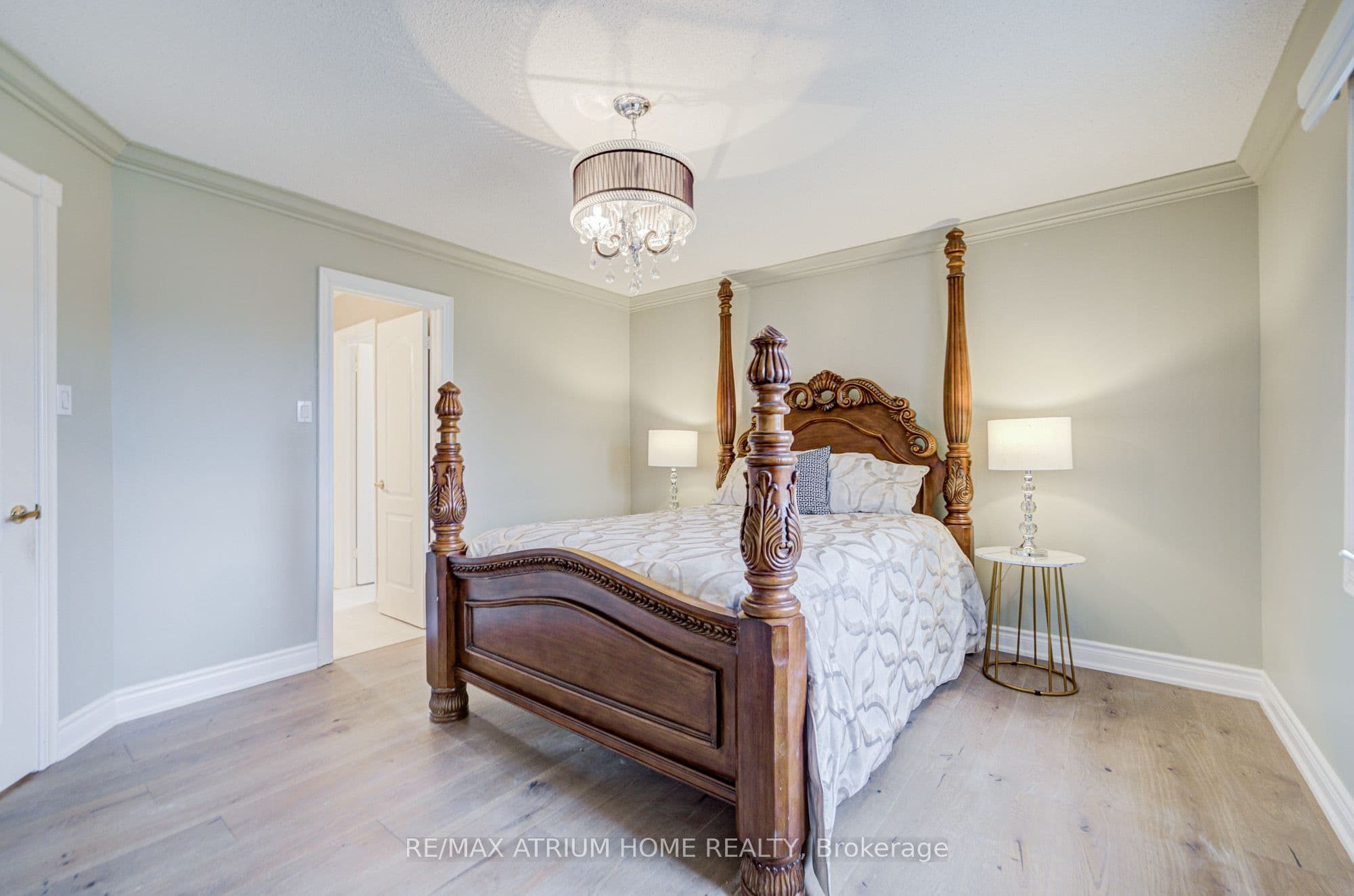 70 Strathearn Avenue — photo 28