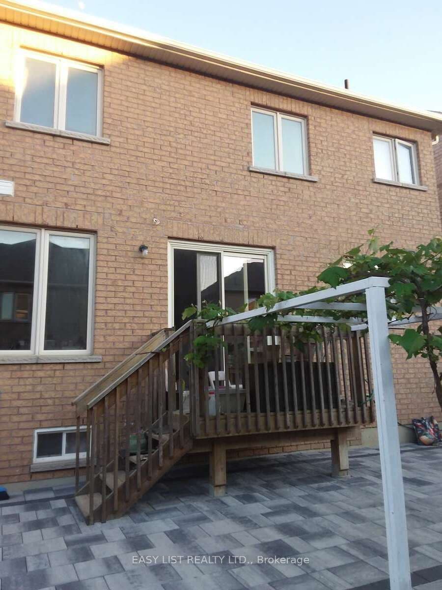 16 Grovewood Street — photo 2