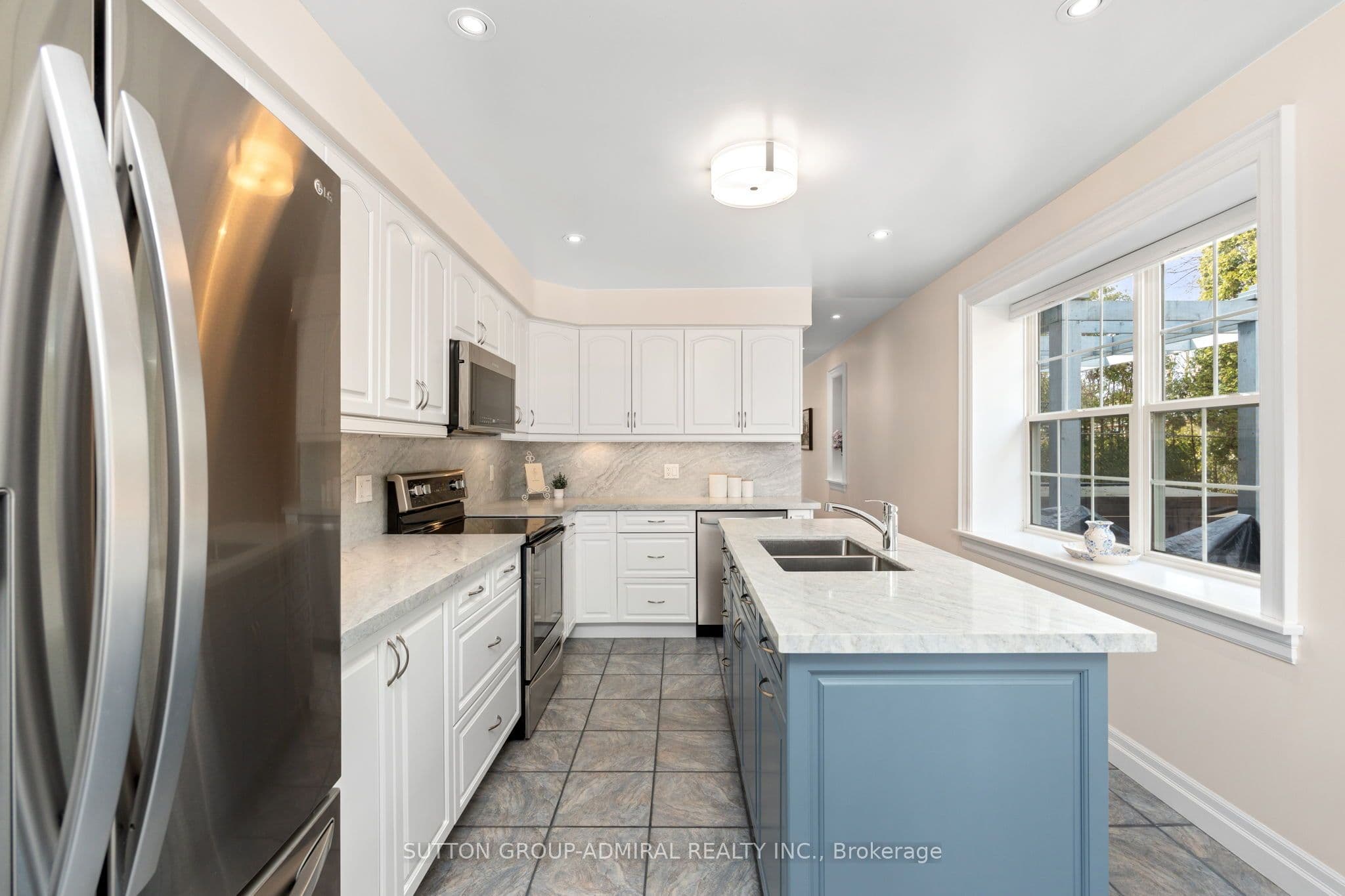 54 Starlight Crescent — photo 18