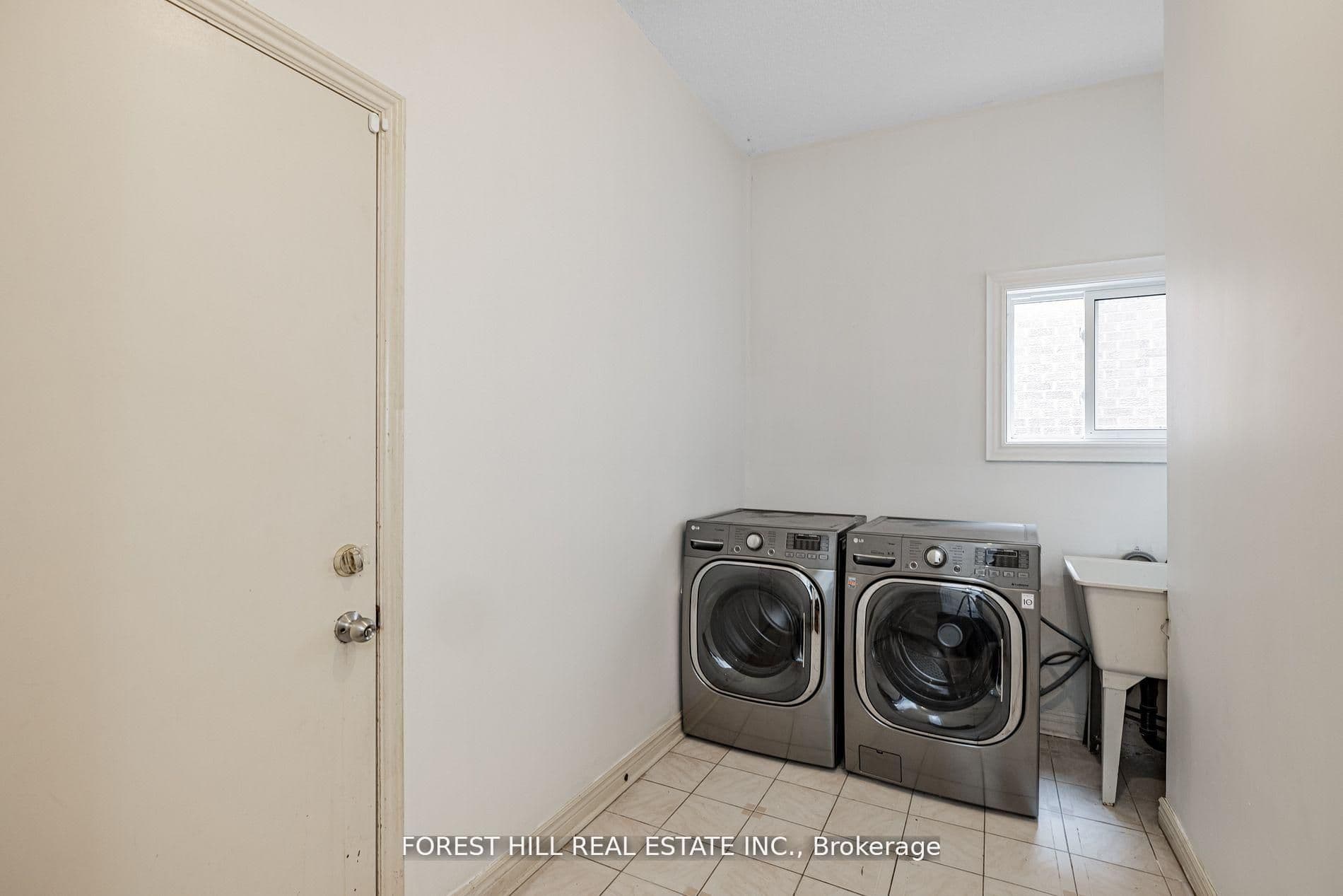 51 Briggs Avenue — photo 20