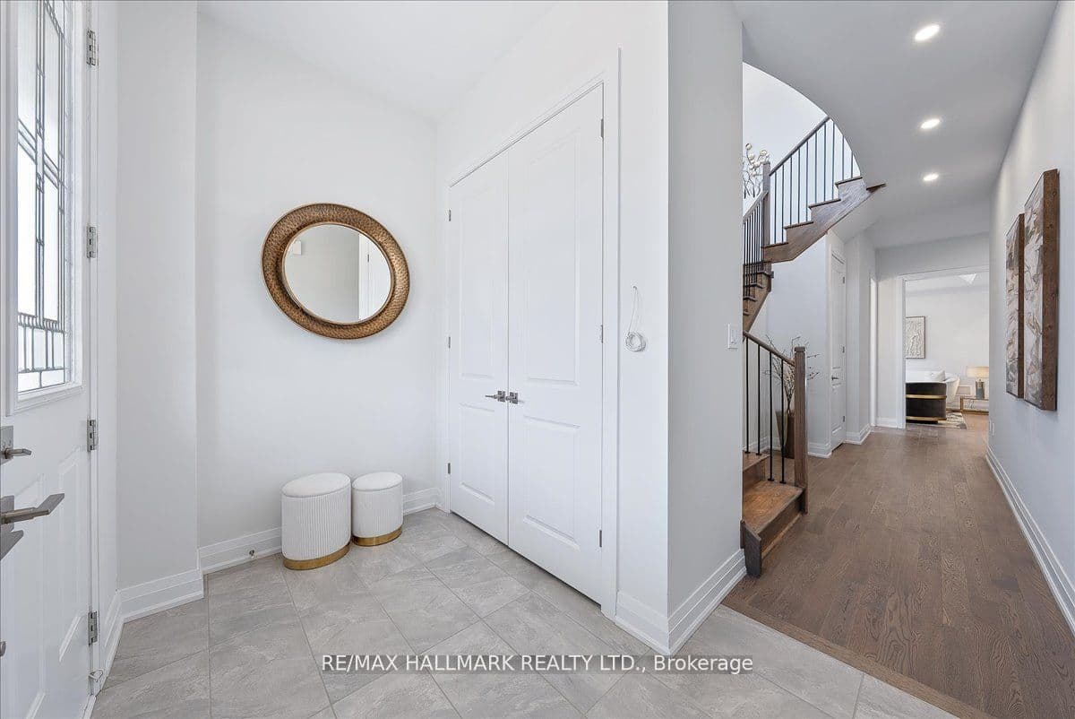 15 Aida Place N — photo 6