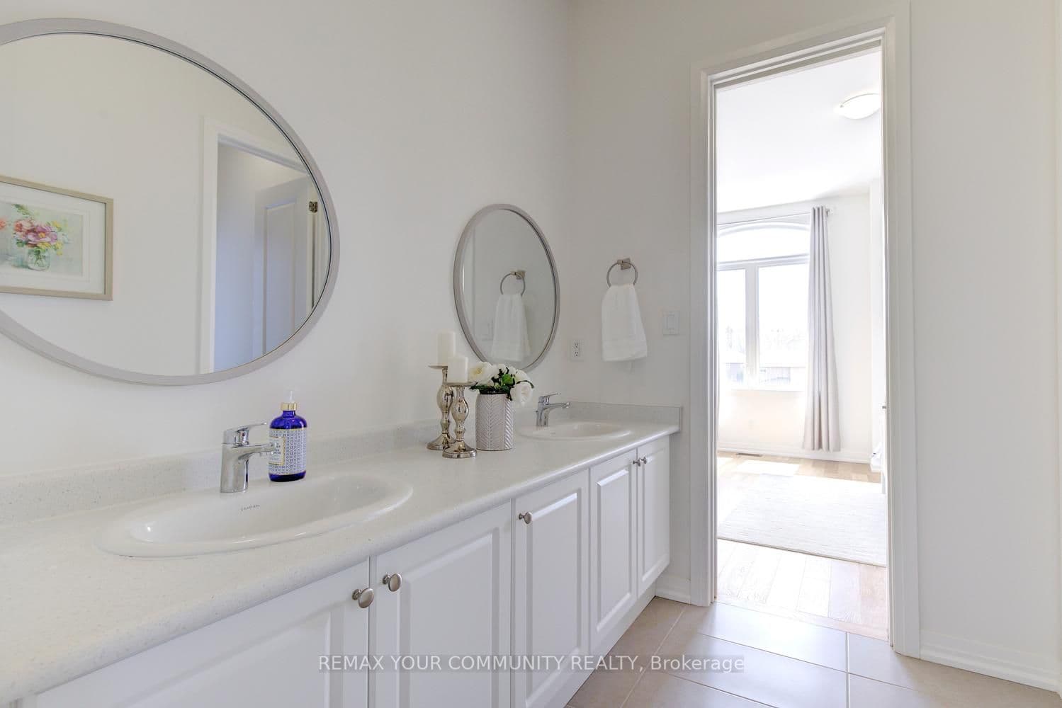 96 Bond Crescent — photo 45
