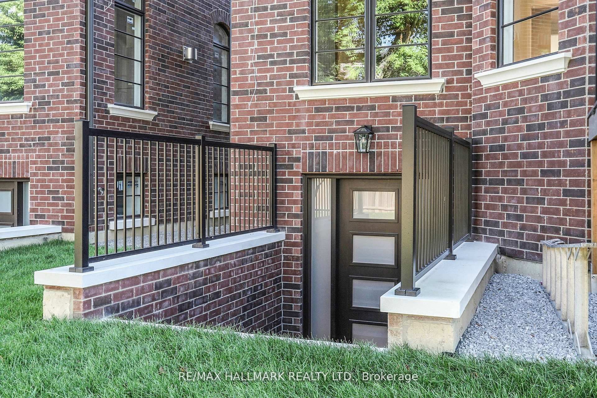 152 Olde Bayview Avenue — photo 43