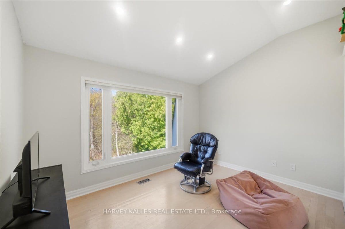 72 Walmer Road — photo 31